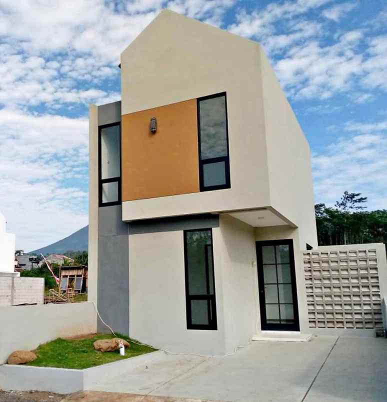 rumah 2 lantai modern minimalis di pandanlandung