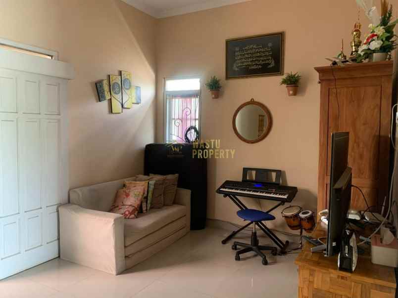 rumah 2 lantai tanah luas di perumahan maguwoharjo