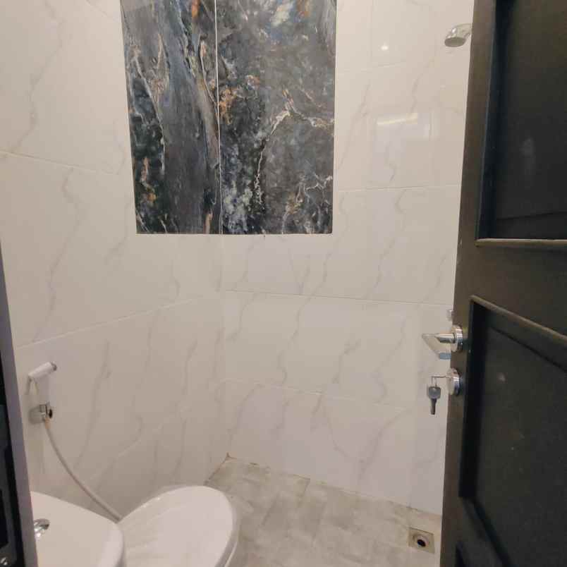 rumah 2 lt siap huni strategis nempel pemkot tangsel