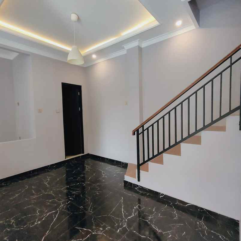 rumah 2 lt siap huni strategis nempel pemkot tangsel