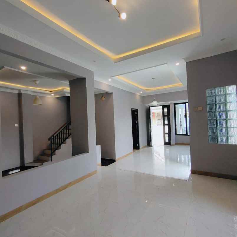 rumah 2 lt siap huni strategis nempel pemkot tangsel