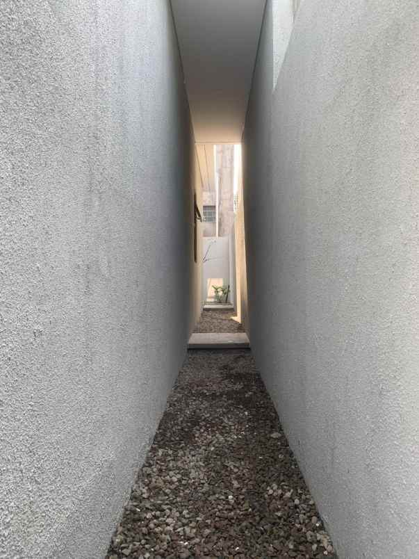 rumah baru 2 lantai industrial di cisaranten