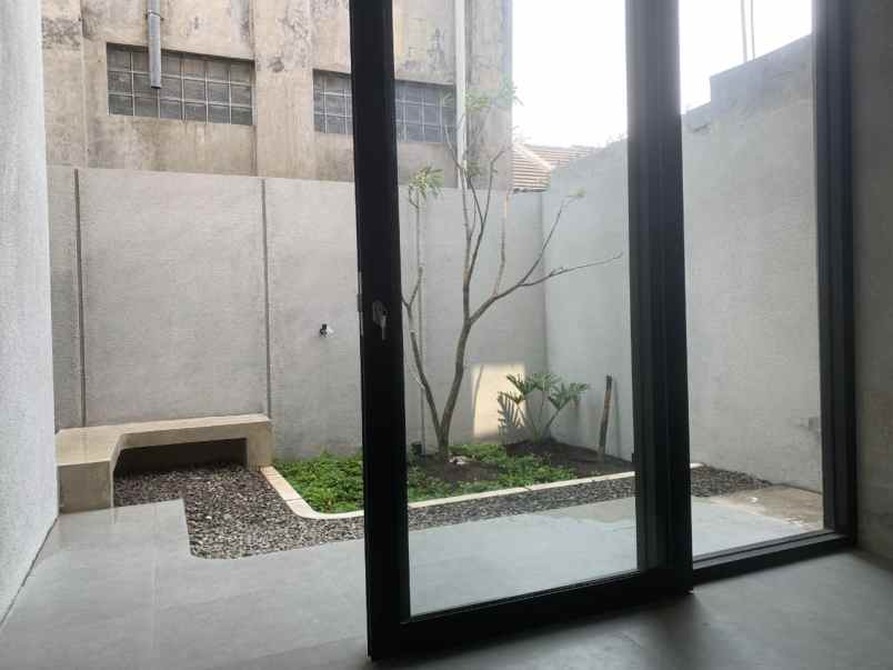 rumah baru 2 lantai industrial di cisaranten