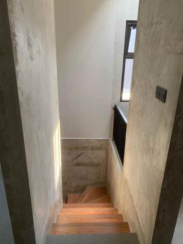 rumah baru 2 lantai industrial di cisaranten