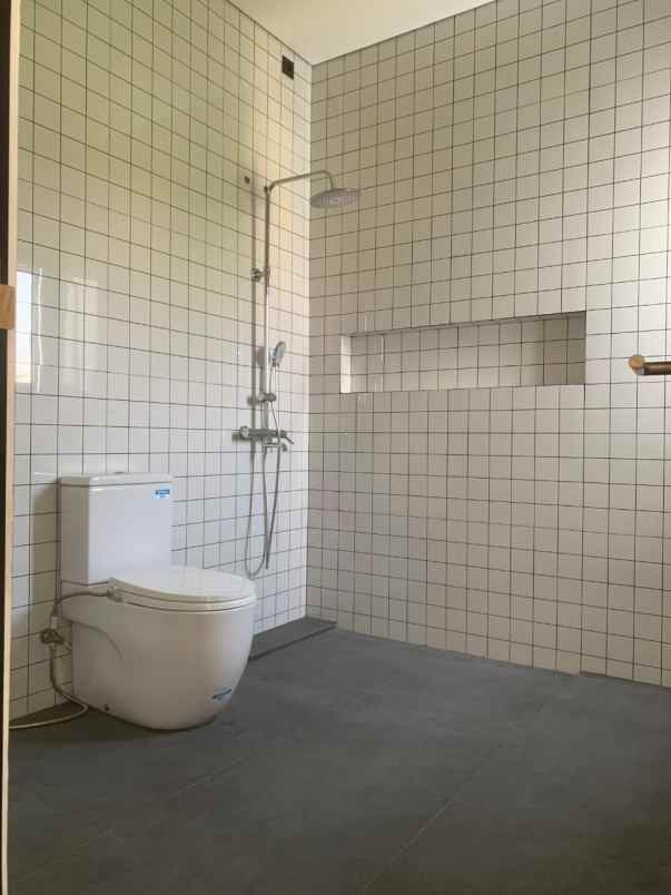 rumah baru 2 lantai industrial di cisaranten