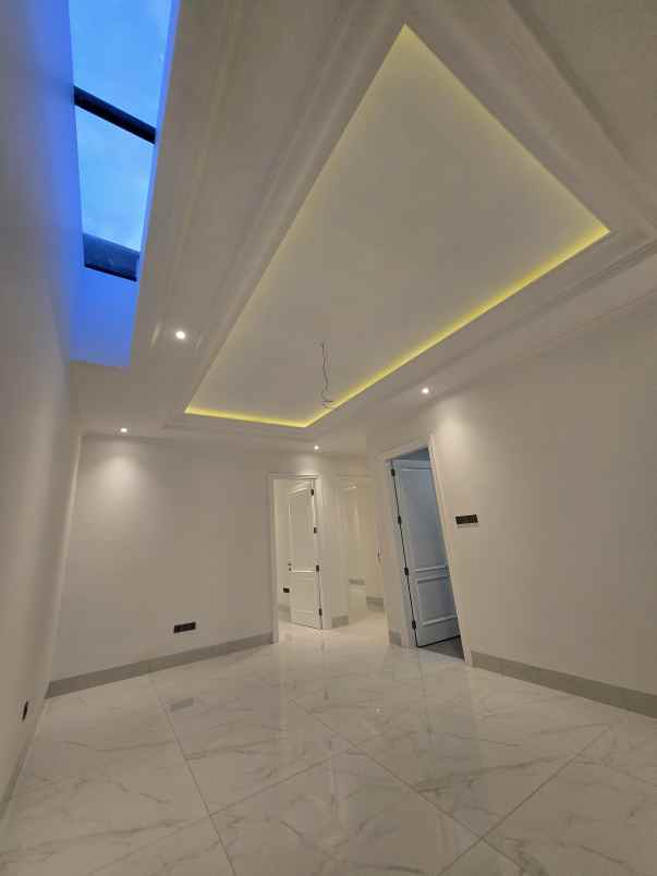 rumah baru american classic di cempaka putih jakpus