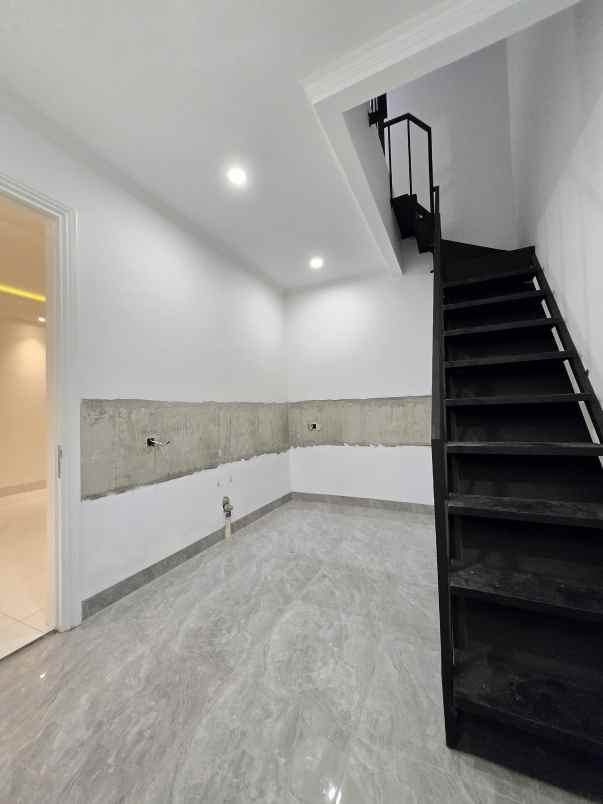 rumah baru american classic di cempaka putih jakpus