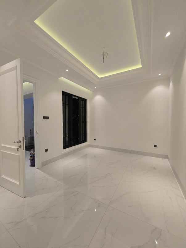 rumah baru american classic di cempaka putih jakpus