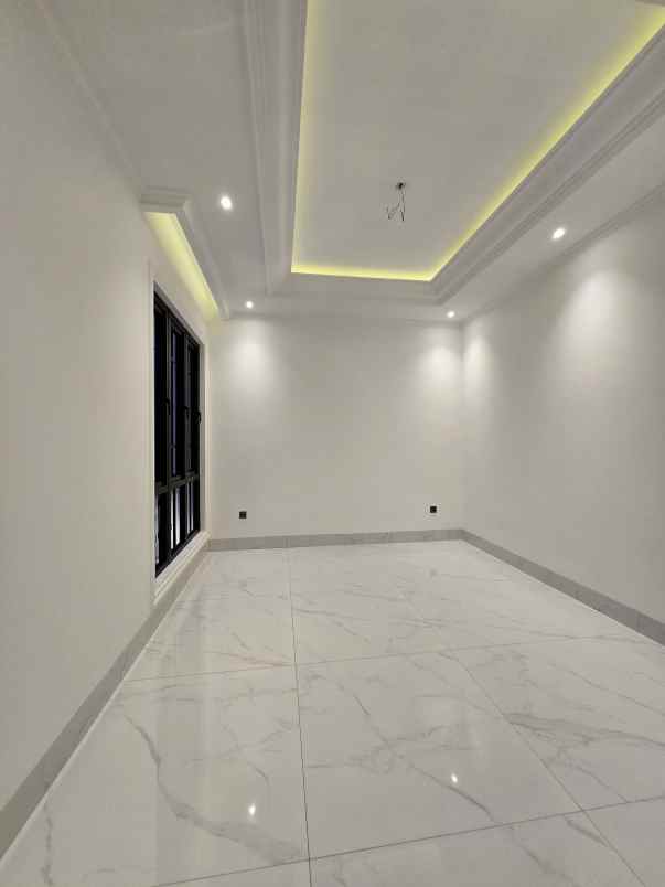 rumah baru american classic di cempaka putih jakpus