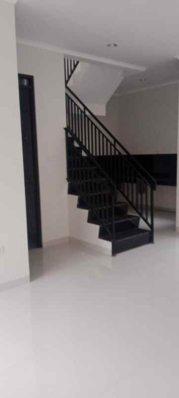 rumah baru minimalis komplek antapani