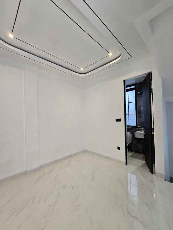 rumah baru non cluster plus rooftop di cipinang jaktim