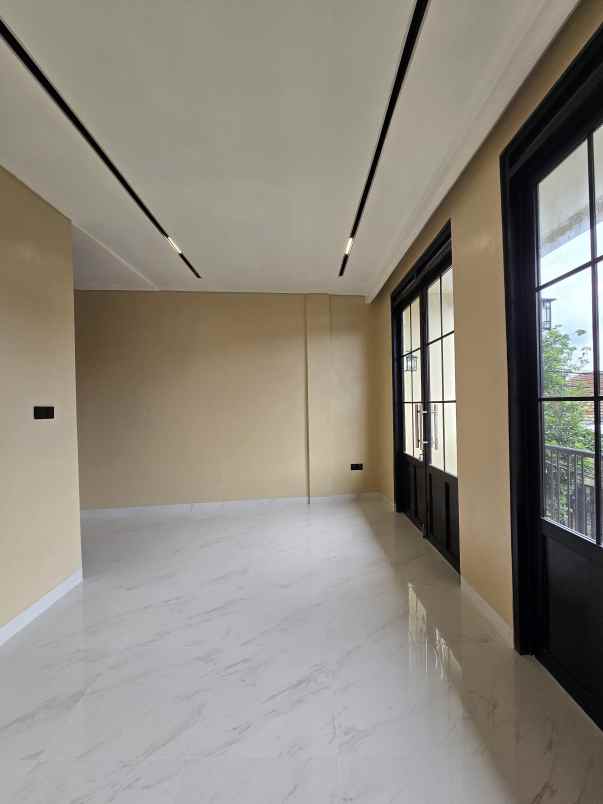 rumah baru non cluster plus rooftop di cipinang jaktim