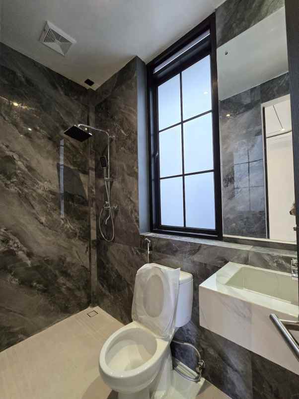 rumah baru non cluster plus rooftop di cipinang jaktim