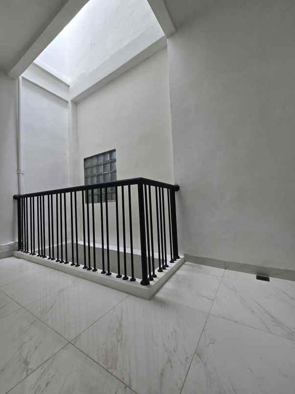 rumah baru non cluster plus rooftop di cipinang jaktim