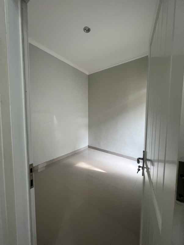 rumah baru siap huni dekat jalan raya kodau bekasi