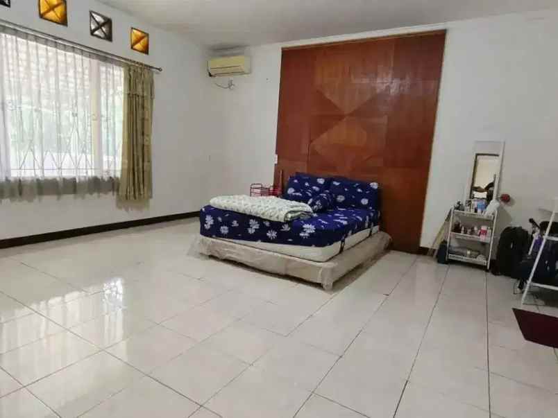 rumah besar di komplek dki pondok kelapa nego brutal