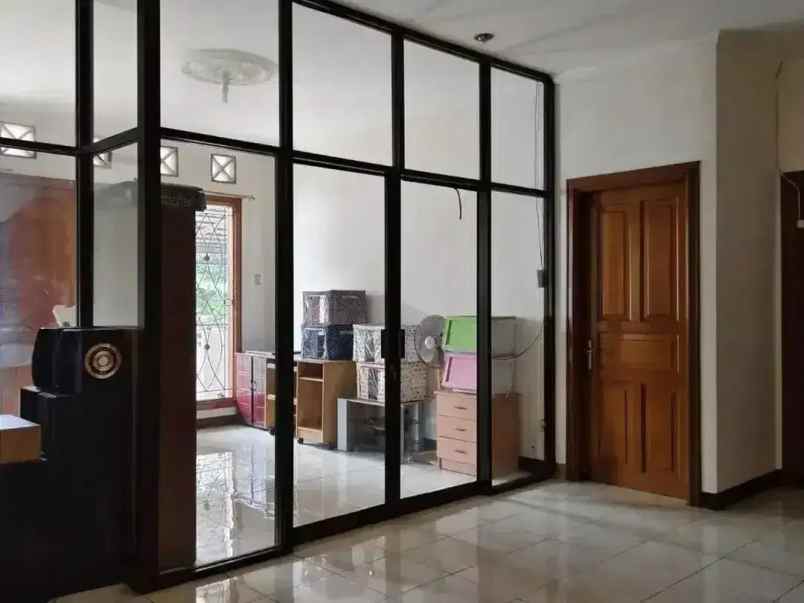 rumah besar di komplek dki pondok kelapa nego brutal