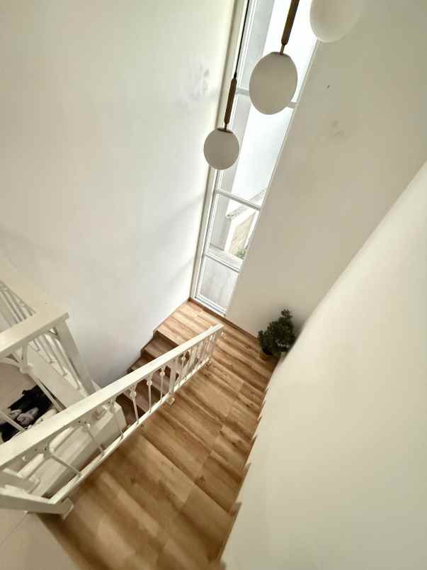 rumah cantik komplek sariwangi semi furnished