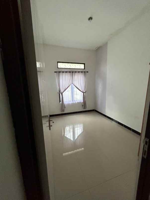 rumah ciwaruga dekat kampus polban row jalan lebar