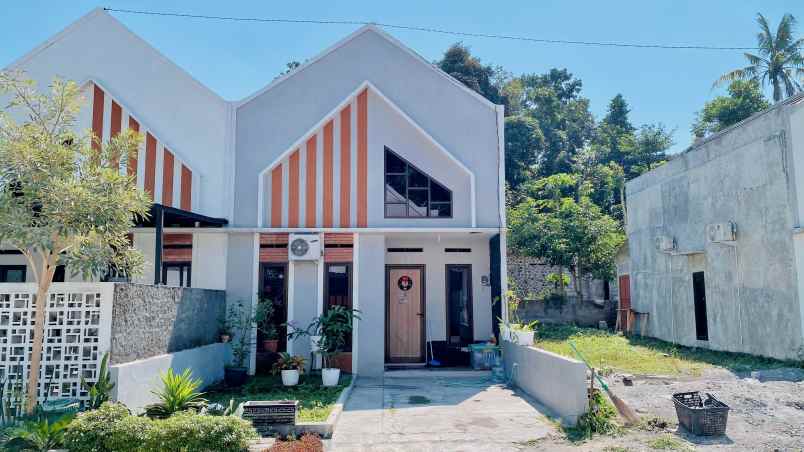 rumah dalam cluster one gate design scandinavian