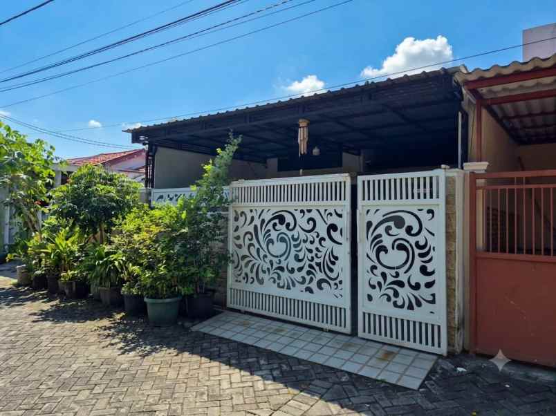 rumah di perum jade hamlet menganti gersik