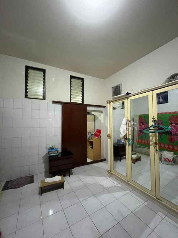 rumah gembong sawah barat selangkah ke pasar kapasan