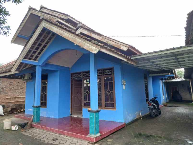 rumah godean 5 menit sma 1 godean luas tanah 332 m2