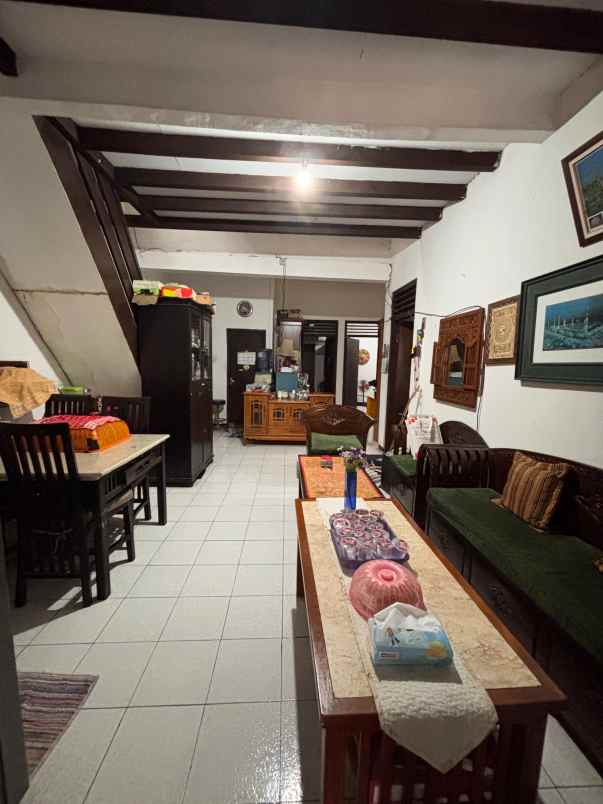 rumah hook depan taman dijual di bukit pamulang indah