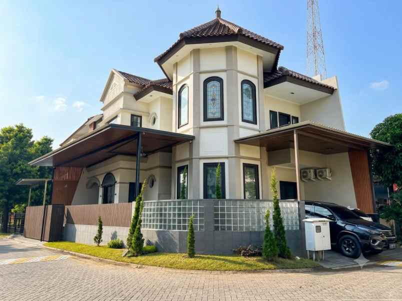 rumah hook lokasi pakuwon indah cluster surabaya