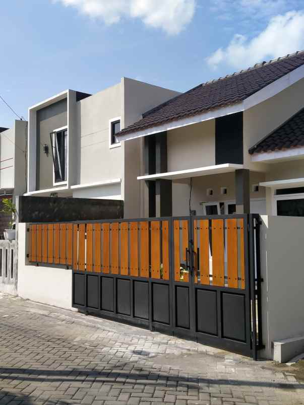 rumah jl kalusari sumampir