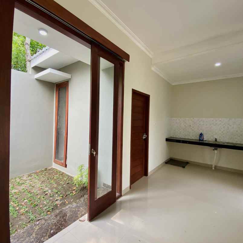 rumah limasan minimalis modern dekat stadion maguwo