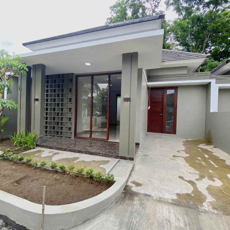 rumah limasan minimalis modern dekat stadion maguwo