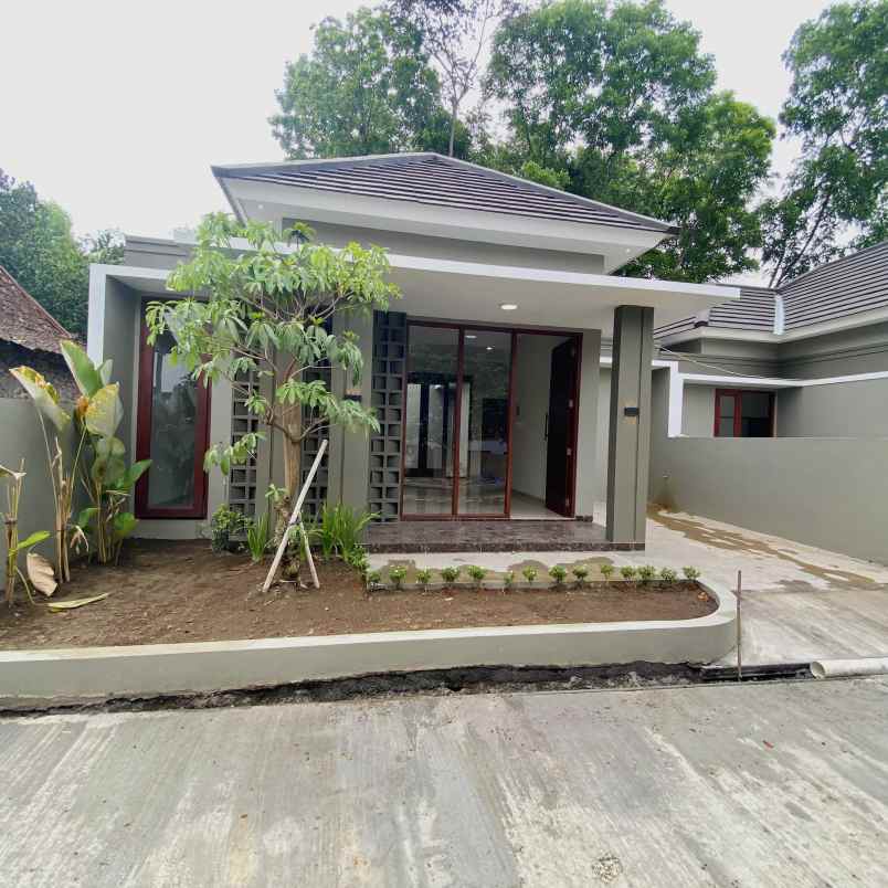 rumah limasan minimalis modern dekat stadion maguwo