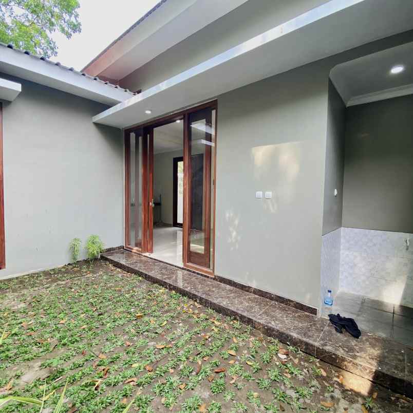 rumah limasan minimalis modern dekat stadion maguwo