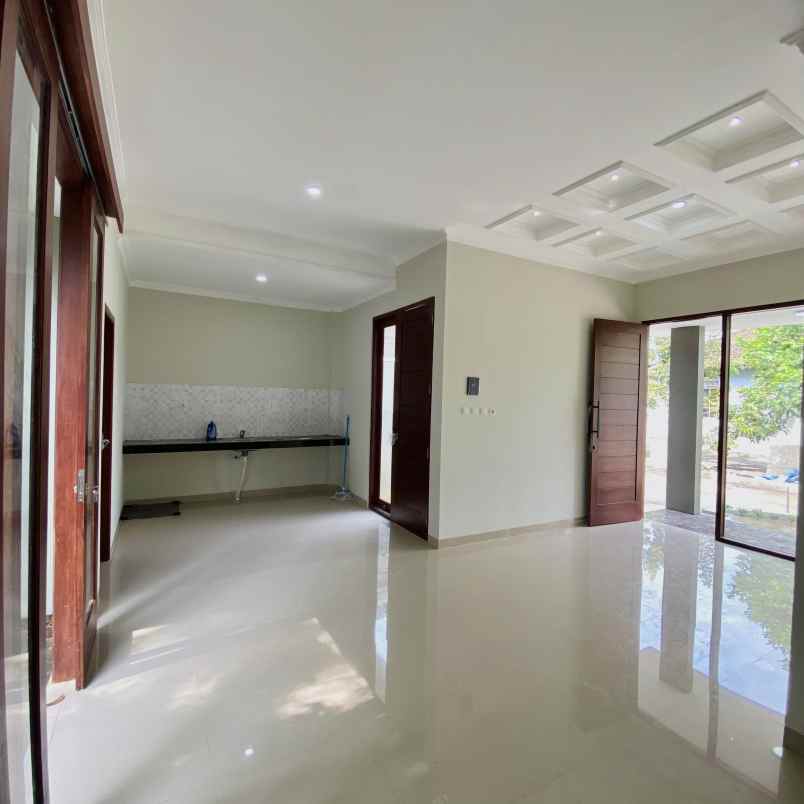 rumah limasan minimalis modern dekat stadion maguwo