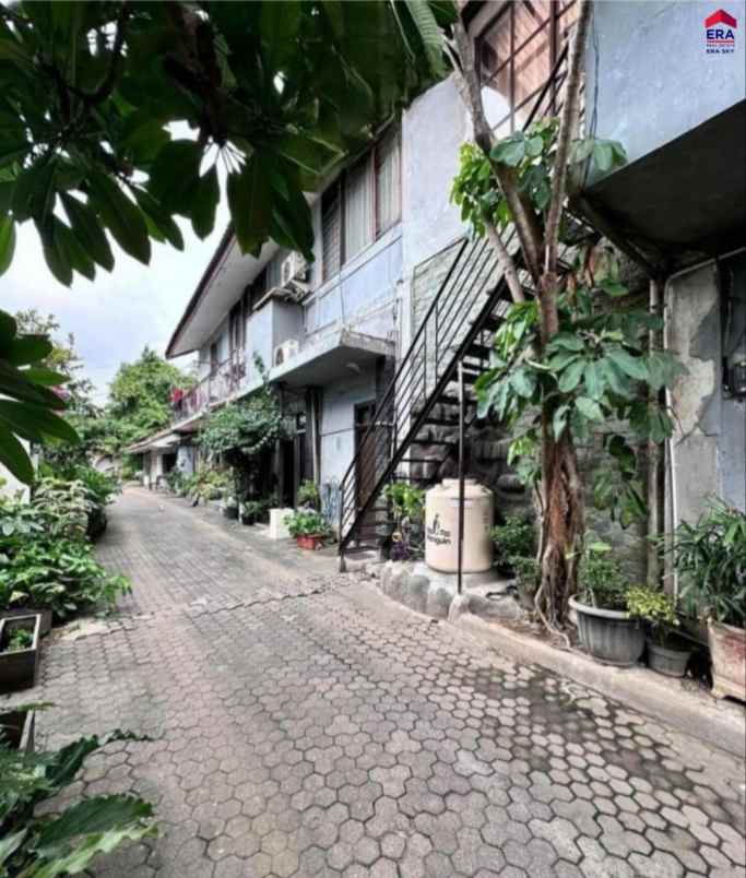 rumah luas cocok untuk usaha di salemba jakarta pusat