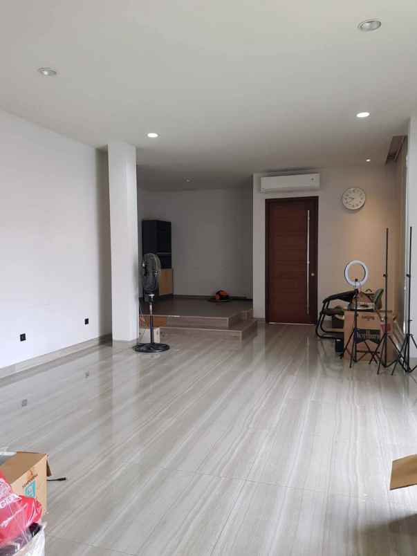 rumah mewah beserta isinya lokasi paris 2