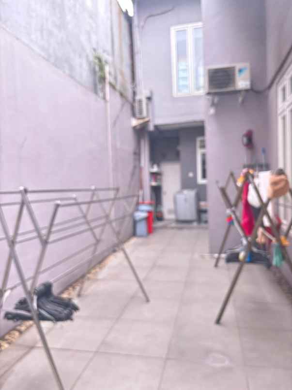 rumah mewah dalam komplek taman galaxy pekayon bekasi