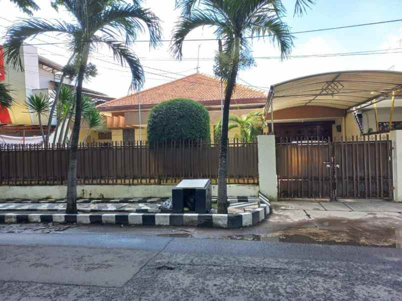 rumah mewah dan strategis dekat smp al hikmah surabaya