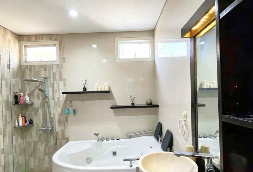 rumah mewah full furnished di green andara pondok labu