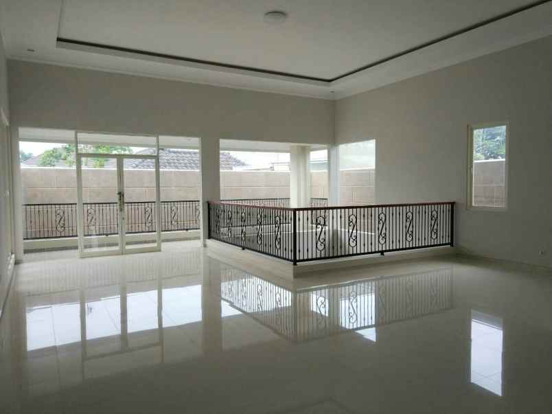 rumah mewah modern siap huni lokasi araya