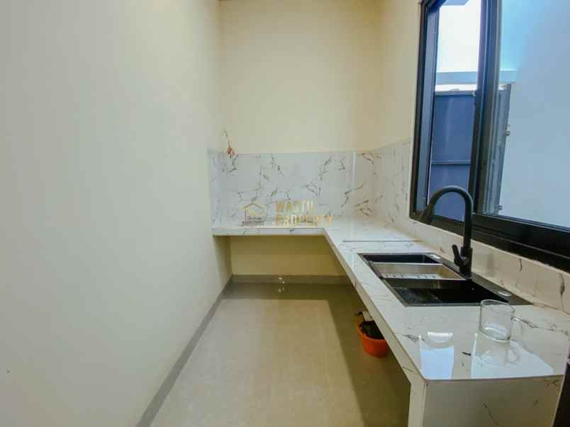 rumah mewah posisi hook di godean dekat kampus umy