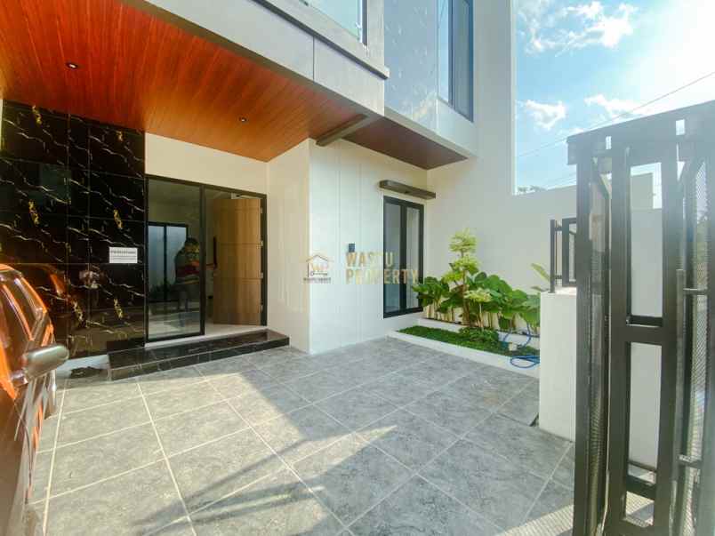 rumah mewah posisi hook di godean dekat kampus umy