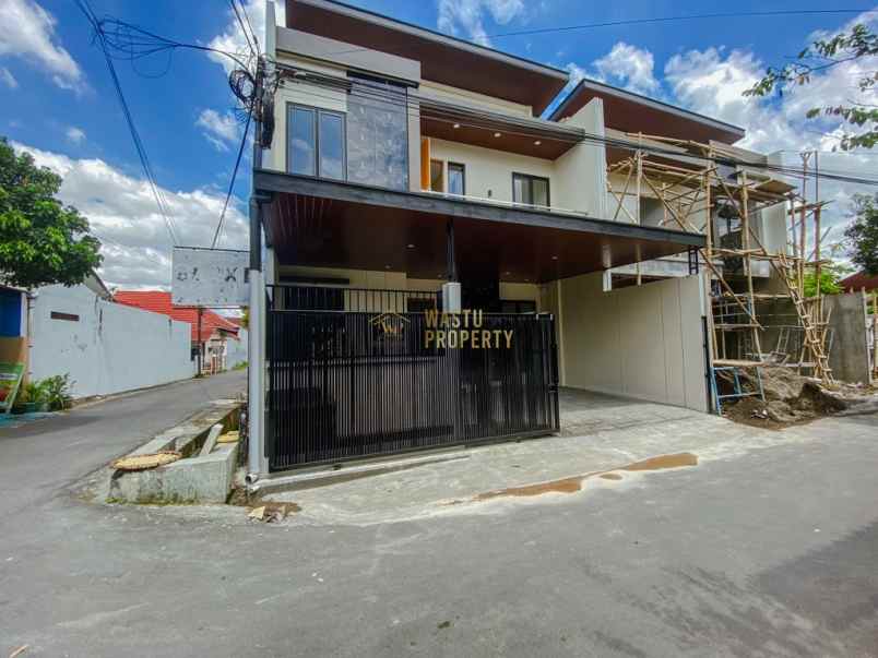 rumah mewah posisi hook di godean dekat kampus umy