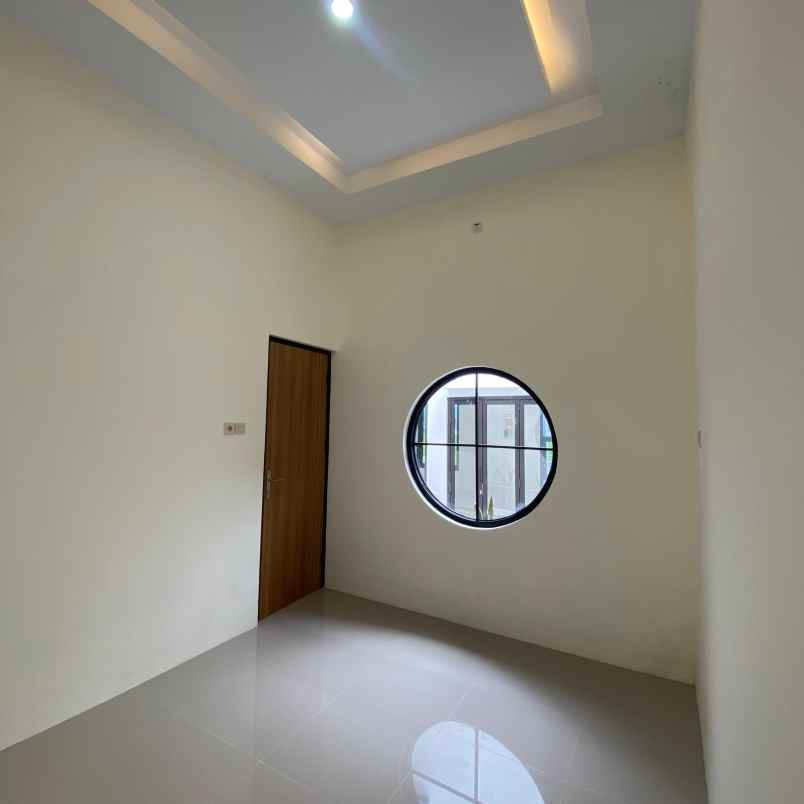 rumah minimalis tropis view persawahan dekat stasiun