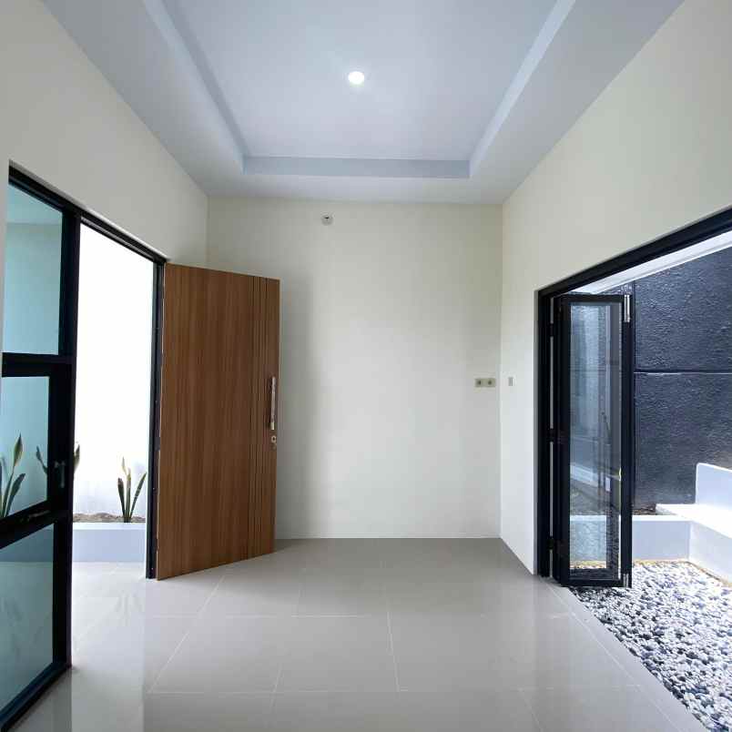 rumah minimalis tropis view persawahan dekat stasiun