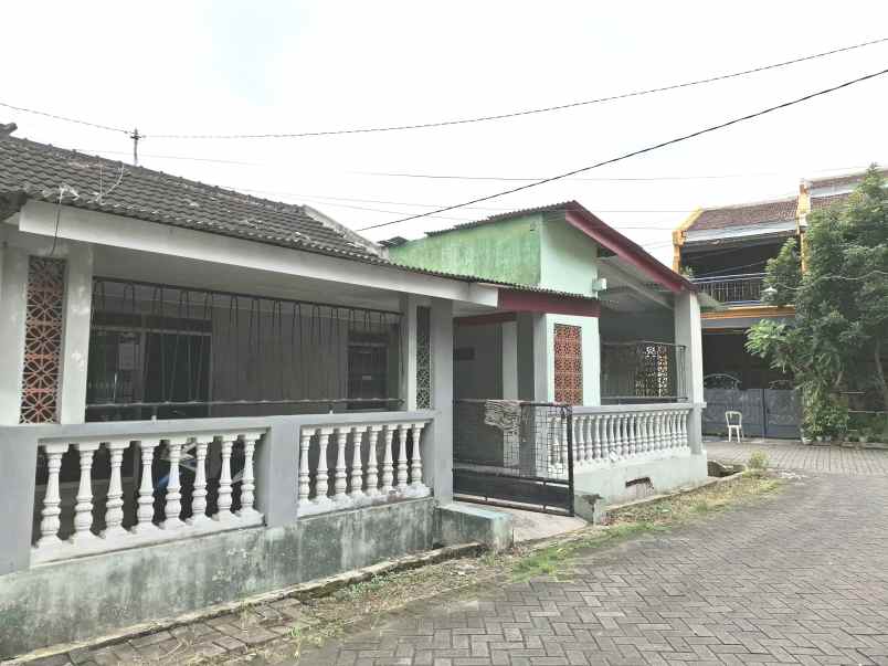 rumah pojok di perumahan mastrip jember