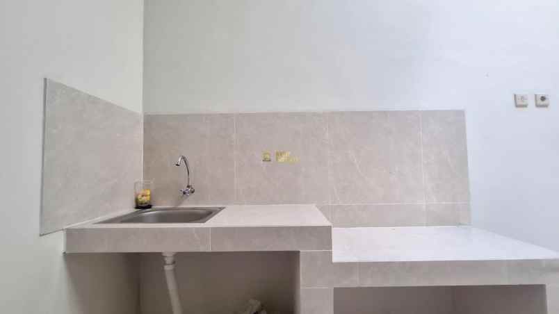 rumah putih minimalis modern dekat sma n 1 banguntapan