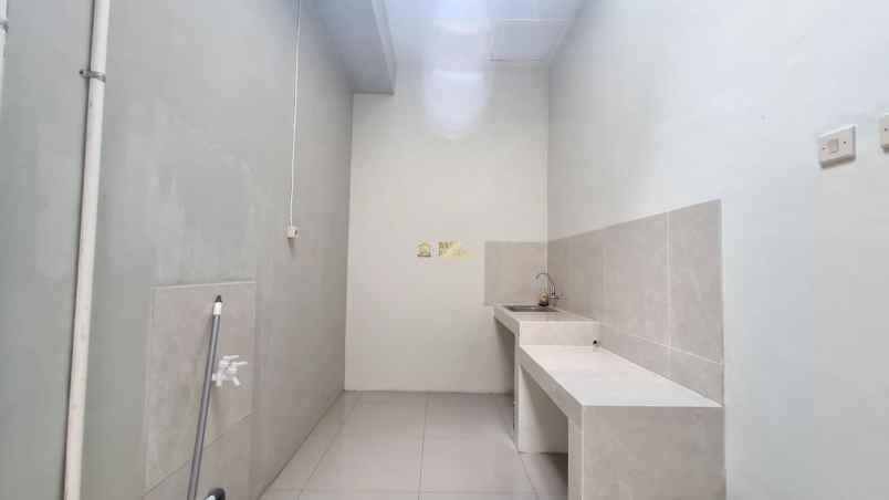 rumah putih minimalis modern dekat sma n 1 banguntapan