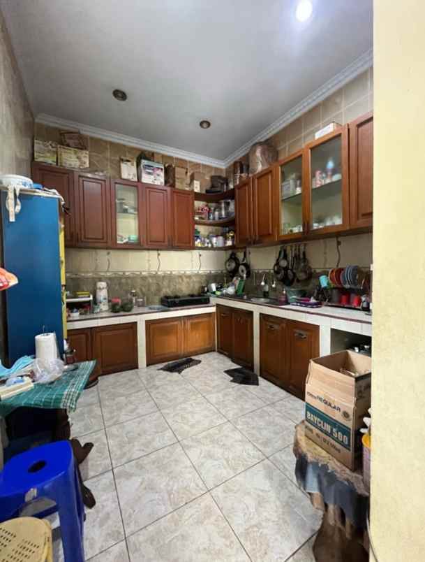 rumah second 2 lantai besar dan mewah di pitara depok